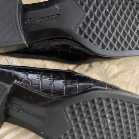 AEROSOLES Black Croc-Patterned Slip-Ons - Picture 6 of 6